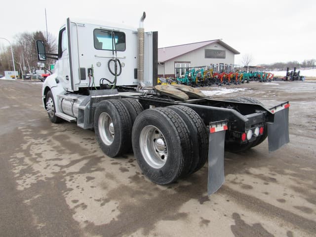 Image of Kenworth T680 equipment image 3