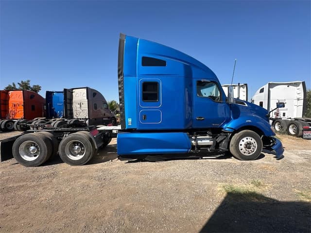 Image of Kenworth T680 equipment image 3