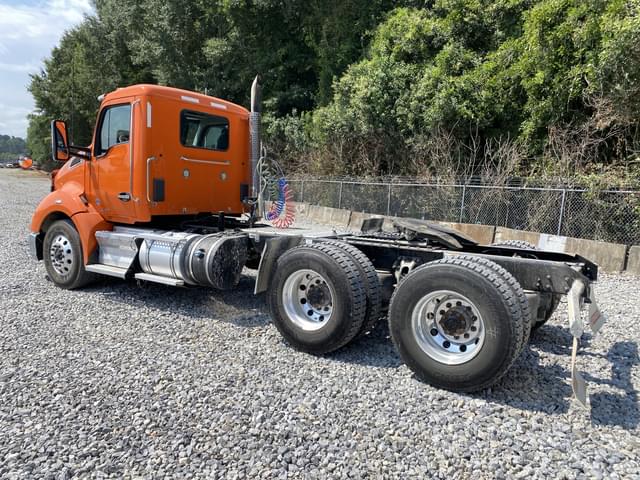 Image of Kenworth T600 equipment image 1