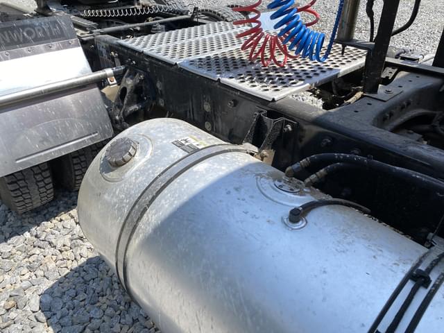 Image of Kenworth T600 equipment image 4