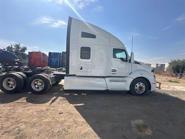 Image of Kenworth T680 equipment image 3