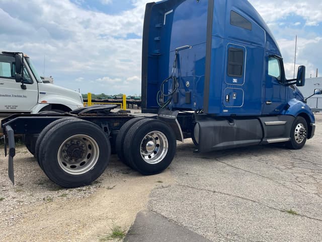 Image of Kenworth T680 equipment image 3