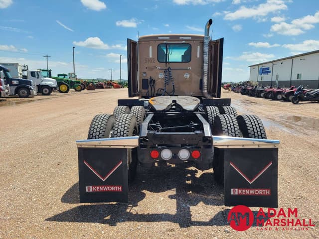 Image of Kenworth T680 equipment image 4