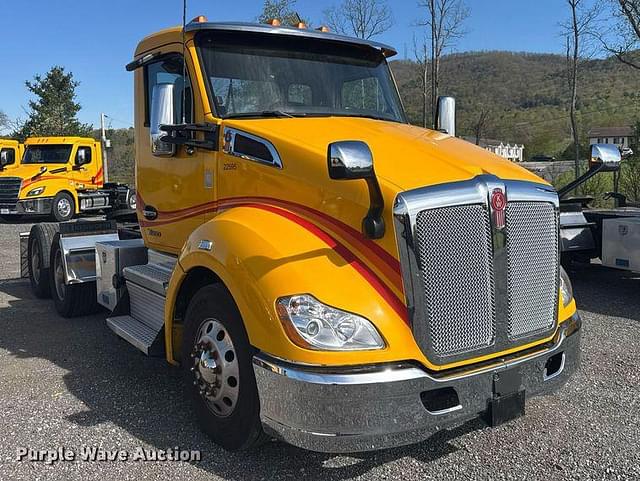Image of Kenworth T680 equipment image 2