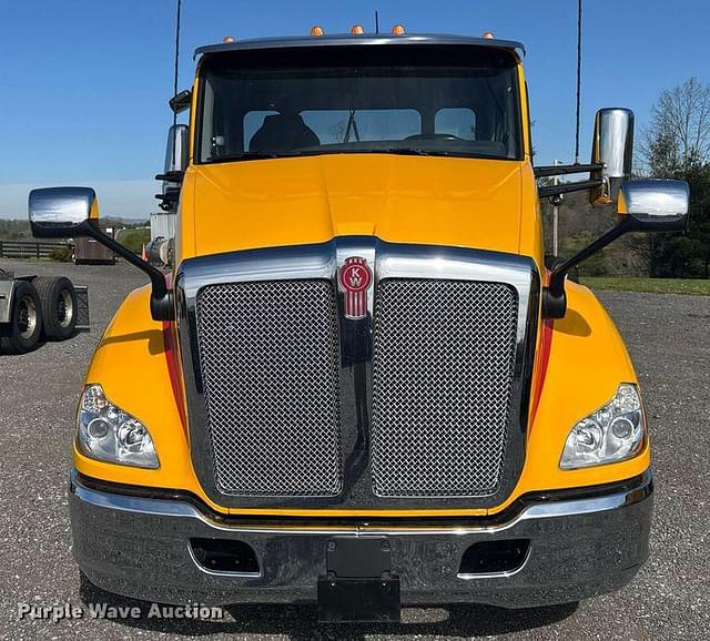 Image of Kenworth T680 equipment image 1
