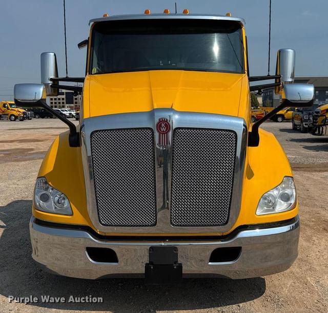 Image of Kenworth T680 equipment image 1