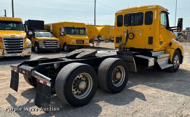Image of Kenworth T680 equipment image 4