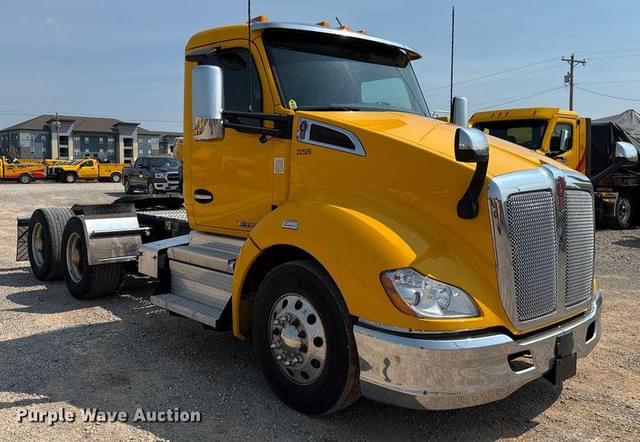 Image of Kenworth T680 equipment image 2