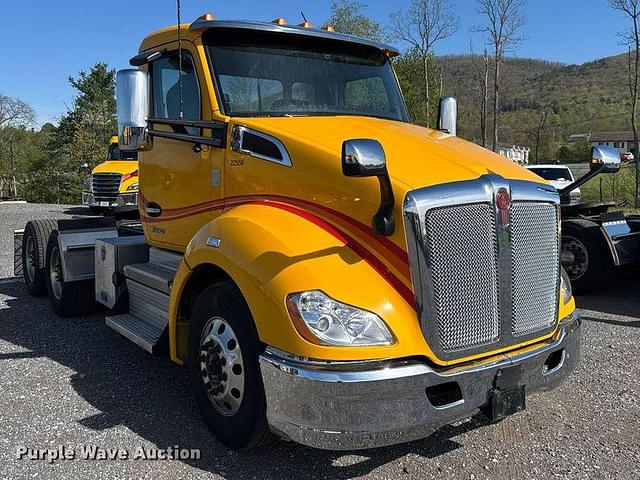 Image of Kenworth T680 equipment image 2