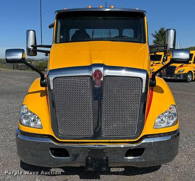Image of Kenworth T680 equipment image 1