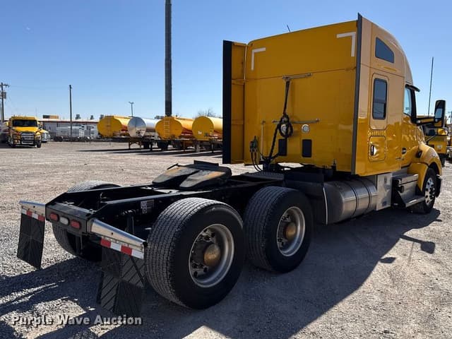 Image of Kenworth T680 equipment image 4