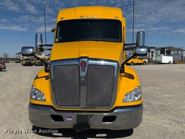 Image of Kenworth T680 equipment image 1