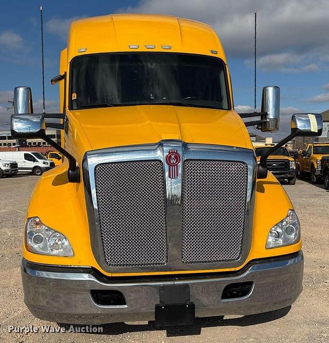 Image of Kenworth T680 equipment image 1