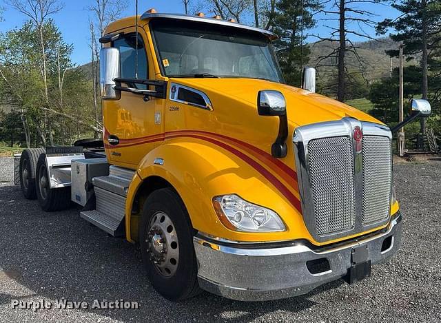 Image of Kenworth T680 equipment image 2