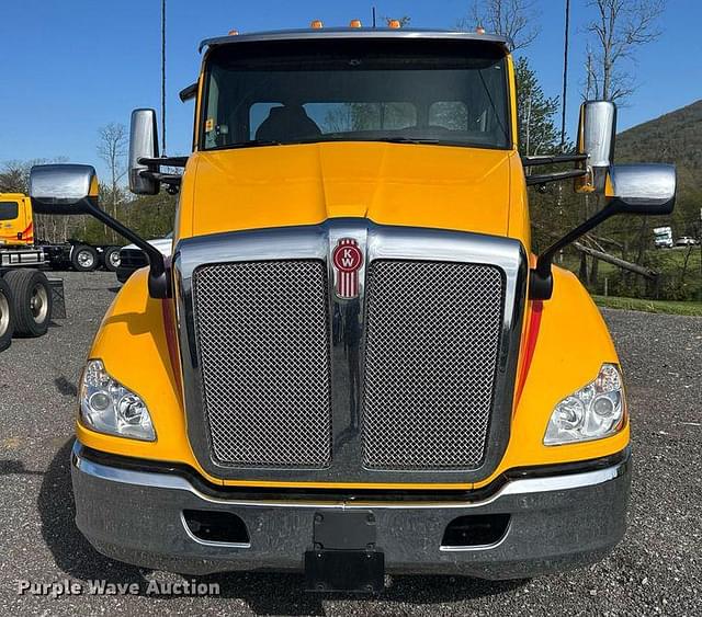 Image of Kenworth T680 equipment image 1