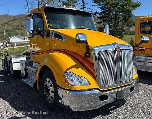 Image of Kenworth T680 equipment image 2