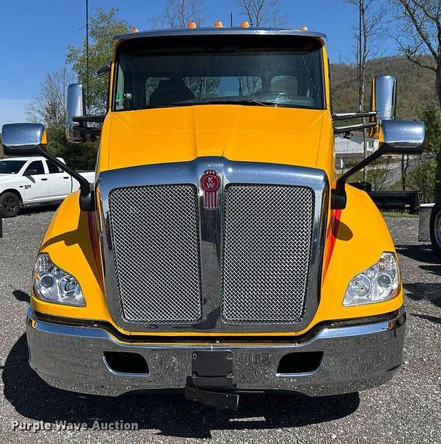 Image of Kenworth T680 equipment image 1
