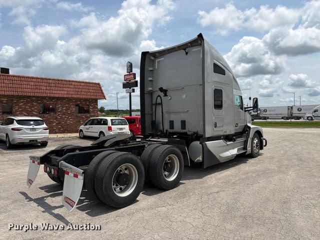 Image of Kenworth T680 equipment image 4