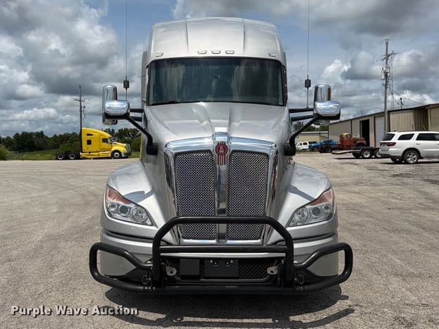 Image of Kenworth T680 equipment image 1