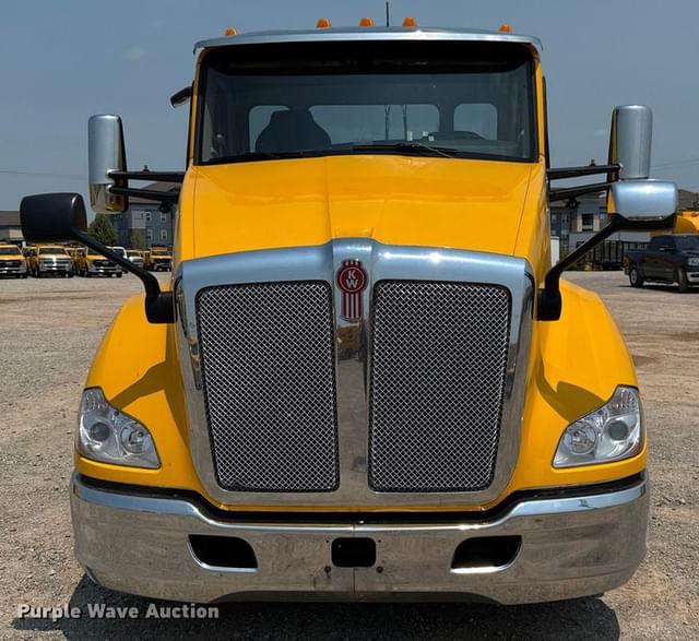 Image of Kenworth T680 equipment image 1