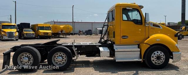 Image of Kenworth T680 equipment image 3