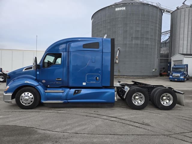 Image of Kenworth T680 equipment image 1