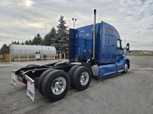 Image of Kenworth T680 equipment image 4