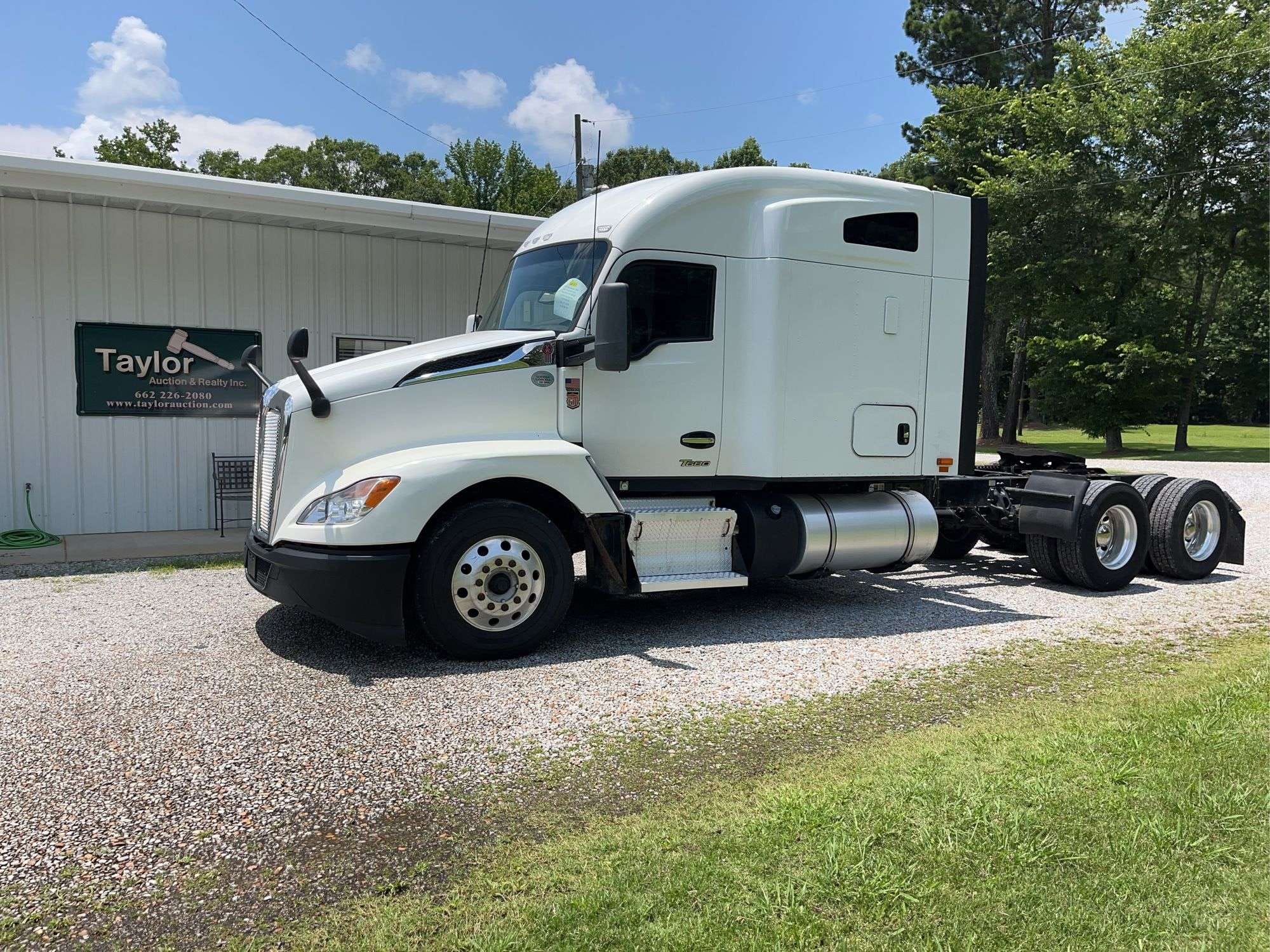 2022 Kenworth T680 Equipment Image0