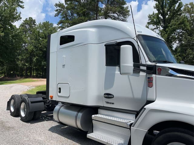 Image of Kenworth T680 equipment image 3