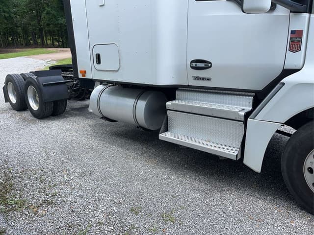 Image of Kenworth T680 equipment image 4