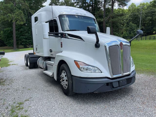 Image of Kenworth T680 equipment image 3
