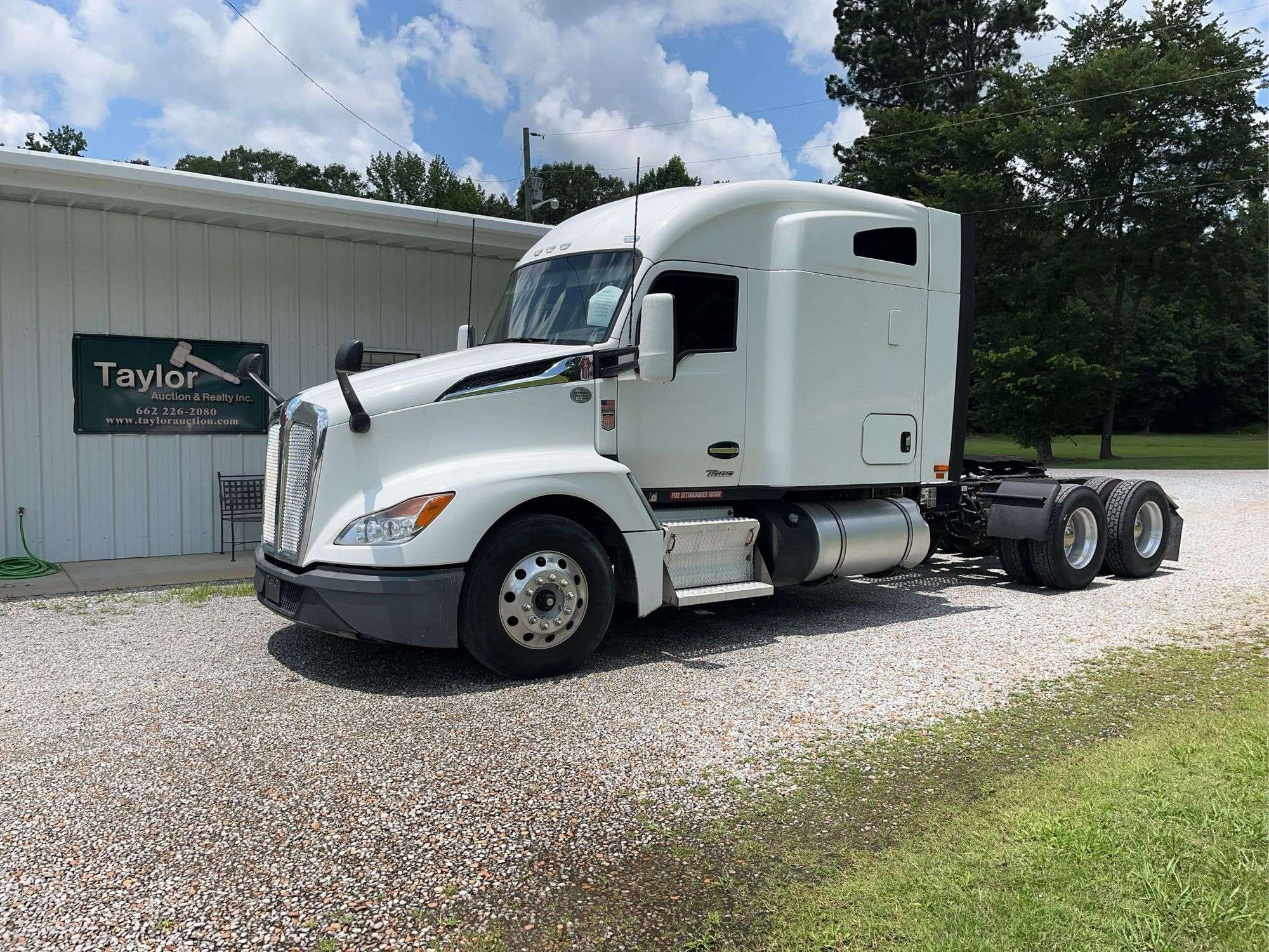 2022 Kenworth T680 Equipment Image0