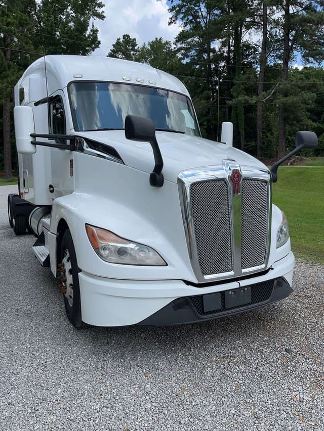 Image of Kenworth T680 equipment image 4
