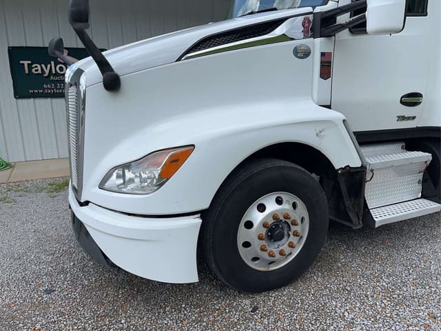 Image of Kenworth T680 equipment image 2
