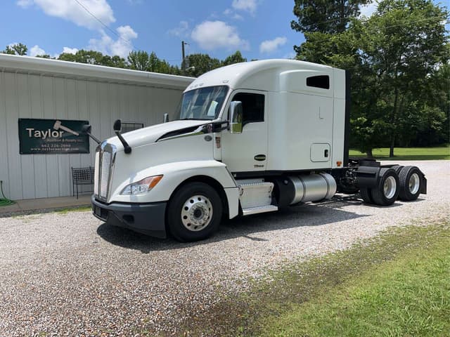 Image of Kenworth T680 equipment image 1
