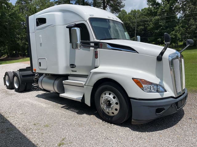 Image of Kenworth T680 equipment image 4