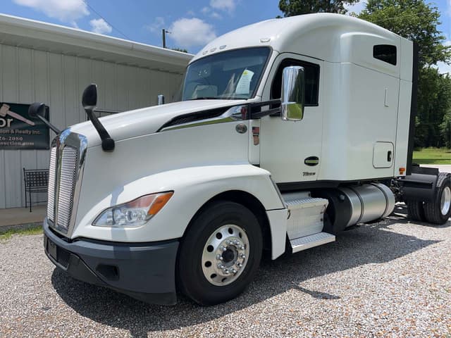 Image of Kenworth T680 equipment image 2