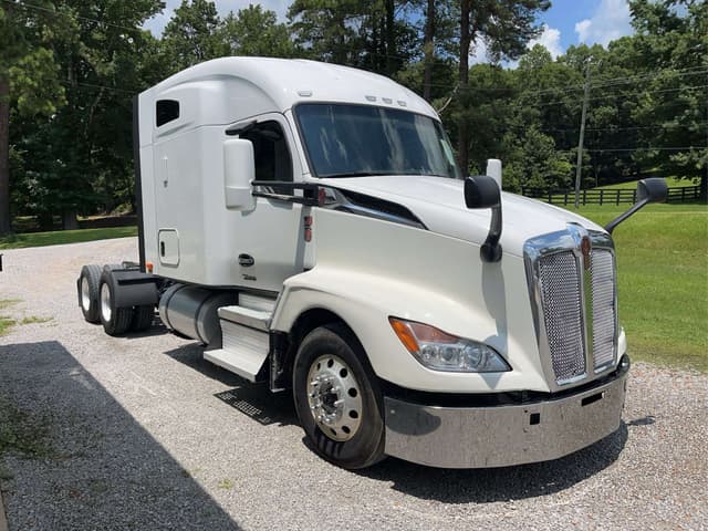 Image of Kenworth T680 equipment image 4