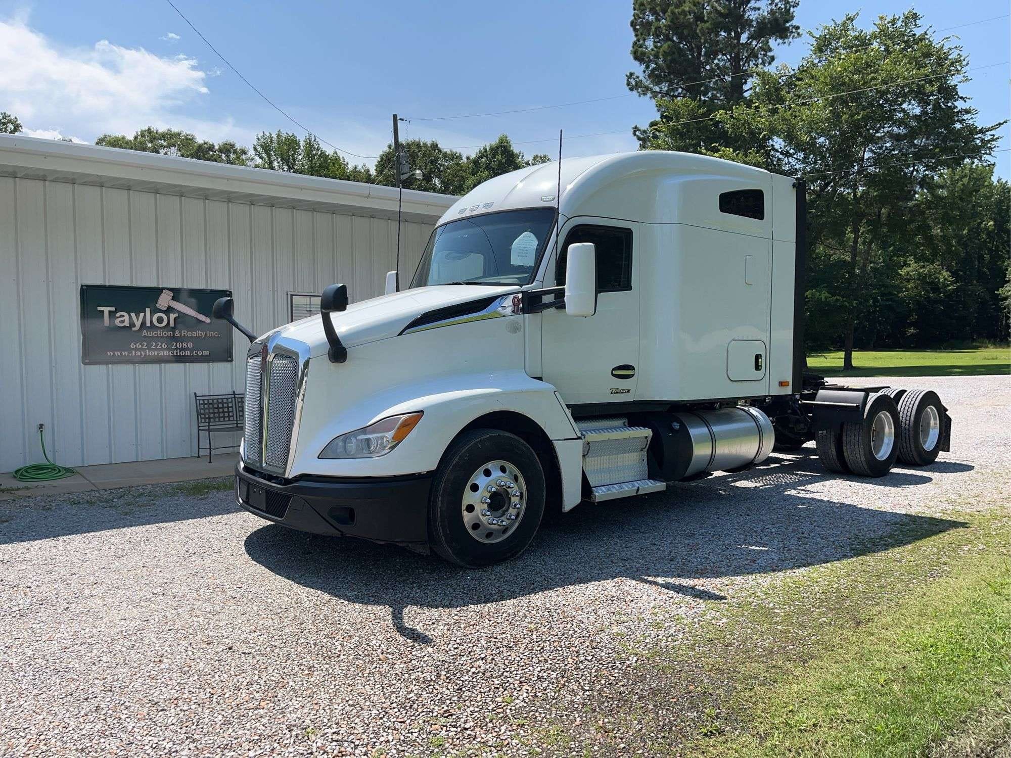 2022 Kenworth T680 Equipment Image0