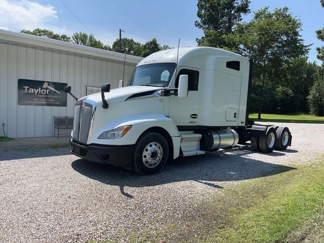 Image of Kenworth T680 equipment image 1