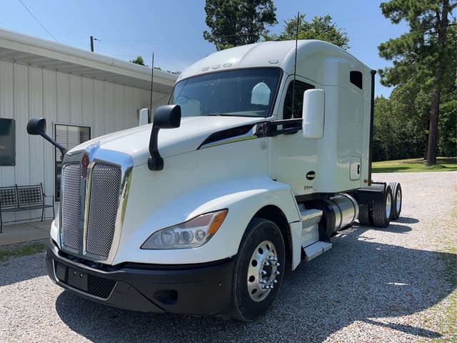 Image of Kenworth T680 equipment image 2
