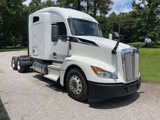 Image of Kenworth T680 equipment image 3