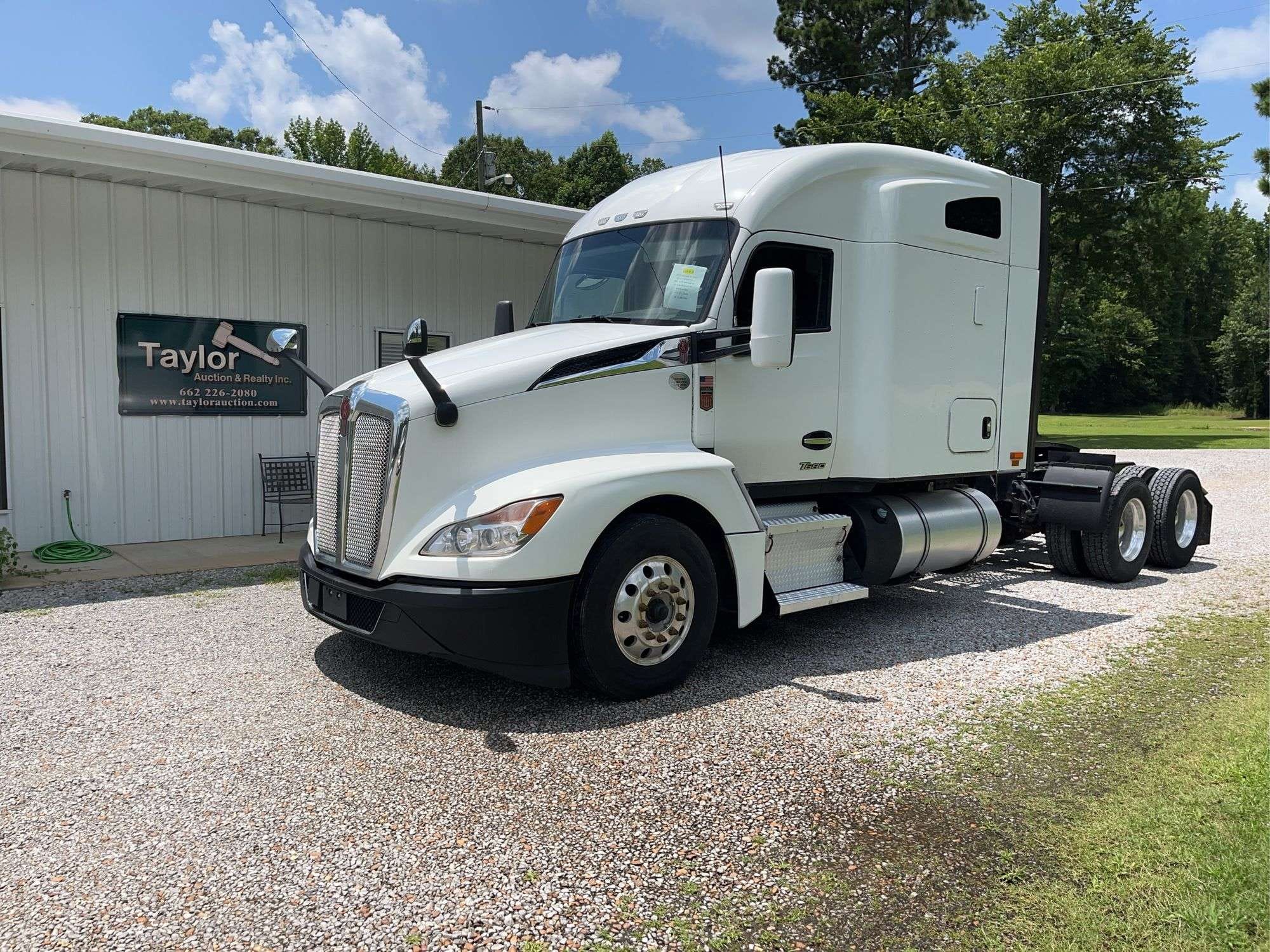 2022 Kenworth T680 Equipment Image0