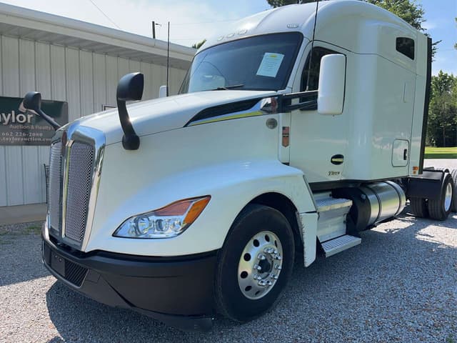 Image of Kenworth T680 equipment image 2