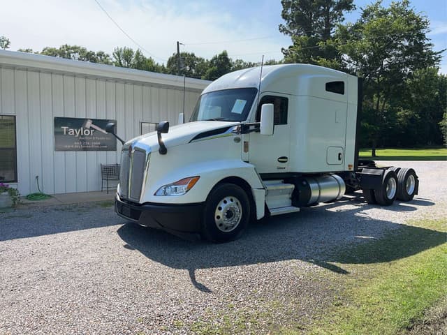 Image of Kenworth T680 equipment image 1