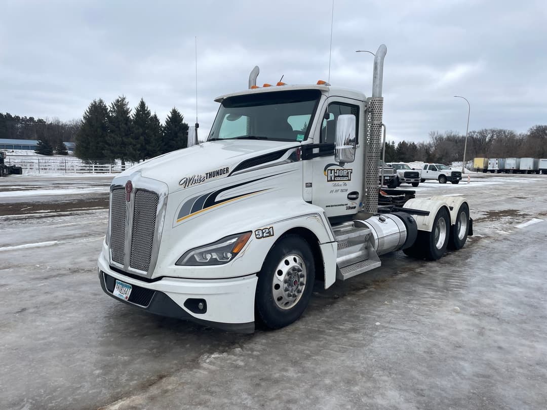 Image of Kenworth T680 Primary image