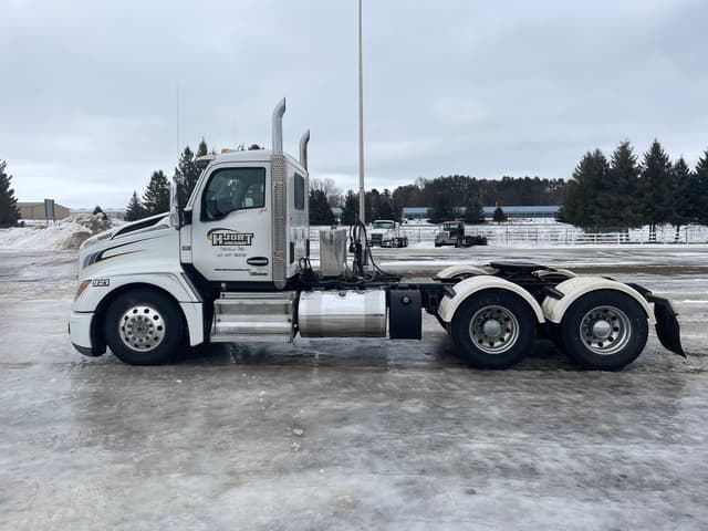 Image of Kenworth T680 equipment image 1