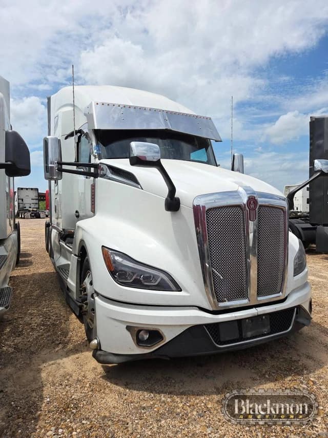 Image of Kenworth T680 equipment image 1