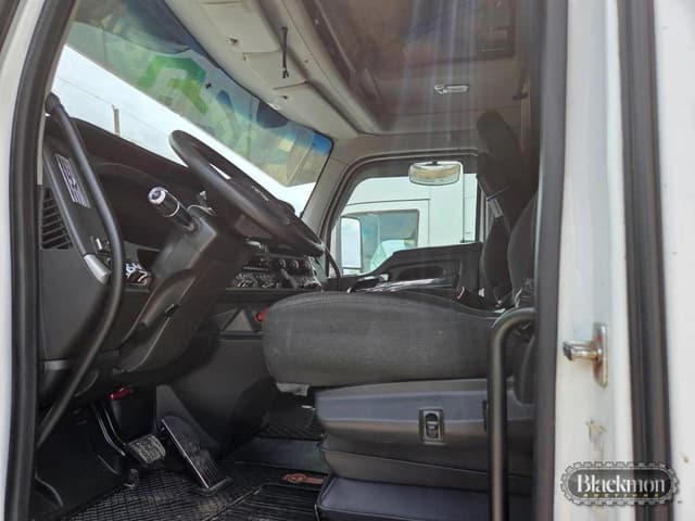 Image of Kenworth T680 equipment image 4