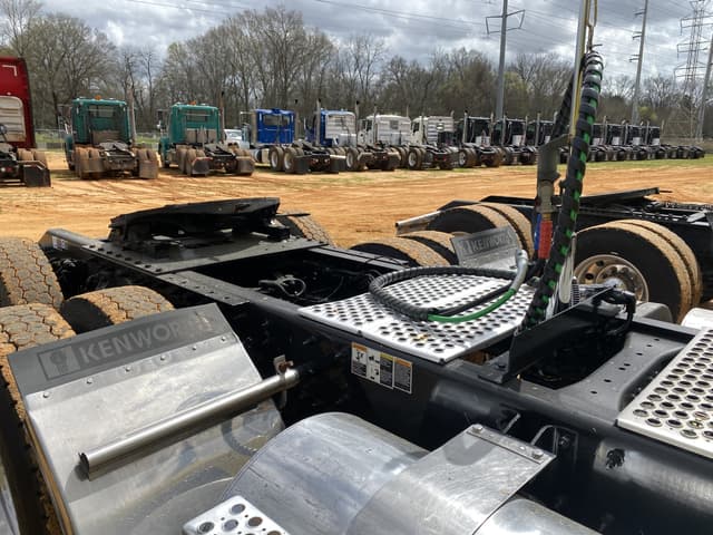 Image of Kenworth T880 equipment image 4